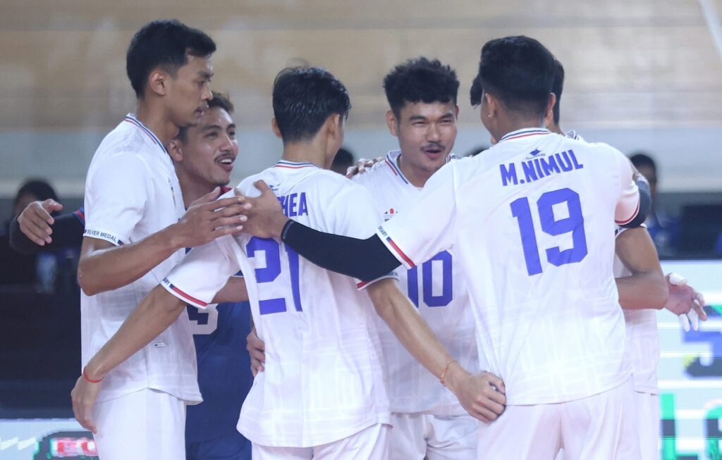 นักวอลเลย์บอลชายกัมพูชาในสนามแข่งขัน SEA V.League 2025